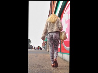 nice booty in patterned leggings